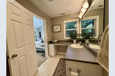 3530 S Corbett Ave, Portland, OR 97239 - Photo 10
