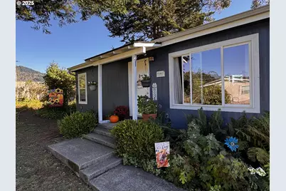97818 Hanscam Ln, Brookings, OR 97415 - Photo 2