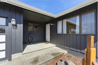 2070 Hayes St, North Bend, OR 97459 - Photo 4