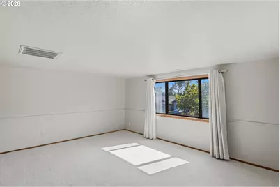 2070 Hayes St, North Bend, OR 97459 - Photo 6