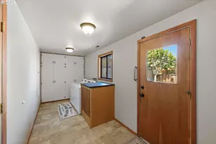 2070 Hayes St, North Bend, OR 97459 - Photo 34