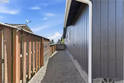 2070 Hayes St, North Bend, OR 97459 - Photo 40