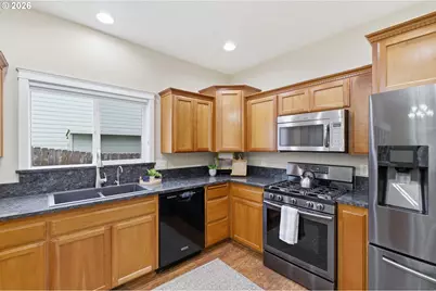 338 NW Foxglove St, Dallas, OR 97338 - Photo 16