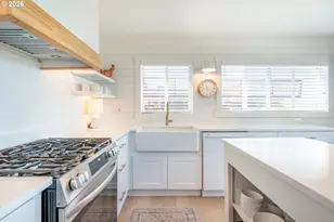 40 SE Conway Ave, Depoe Bay, OR 97341 - Photo 10