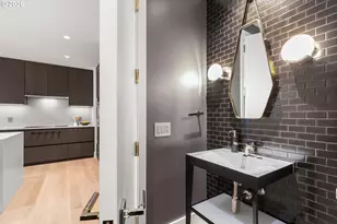 550 SW 10th Ave, Portland, OR 97205 - Photo 10