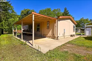 694 Tipton Rd, Roseburg, OR 97471 - Photo 2