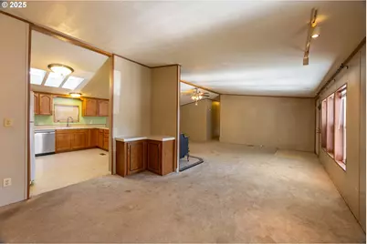 130 Walter Ct, Roseburg, OR 97471 - Photo 12