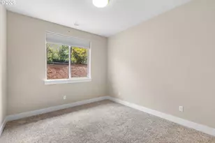 110 W Flangas Ave, Roseburg, OR 97471 - Photo 28