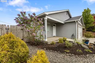 110 W Flangas Ave, Roseburg, OR 97471 - Photo 40