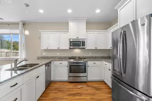 110 W Flangas Ave, Roseburg, OR 97471 - Photo 10