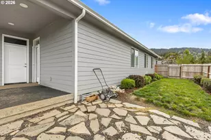 110 W Flangas Ave, Roseburg, OR 97471 - Photo 38
