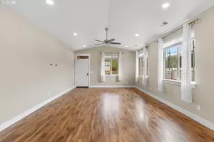 110 W Flangas Ave, Roseburg, OR 97471 - Photo 18