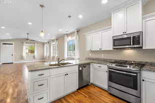 110 W Flangas Ave, Roseburg, OR 97471 - Photo 8