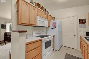 445 Kalapuya Way, Cottage Grove, OR 97424 - Photo 8