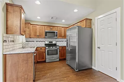 405 NW 7th Ave, Kelso, WA 98626 - Photo 2