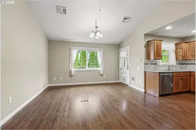 405 NW 7th Ave, Kelso, WA 98626 - Photo 8