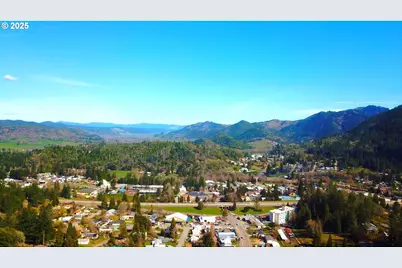 100 Canyon View St, Canyonville, OR 97417 - Photo 18