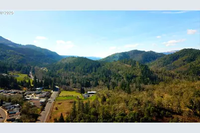 100 Canyon View St, Canyonville, OR 97417 - Photo 16