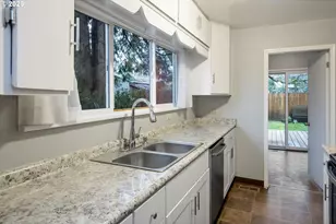 6125 SE 138th Pl, Portland, OR 97236 - Photo 12