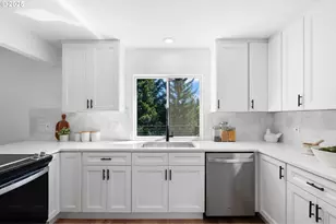 2 Falstaff St, Lake Oswego, OR 97035 - Photo 12