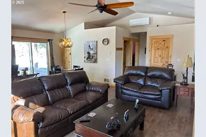 141239 Red Cone Dr, Crescent Lake, OR 97733 - Photo 4