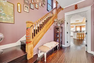 1218 SE Ash St, Portland, OR 97214 - Photo 2