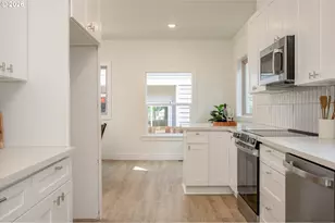 8413 NE Hassalo St, Portland, OR 97220 - Photo 12