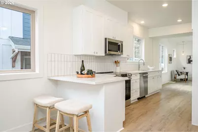 8413 NE Hassalo St, Portland, OR 97220 - Photo 18