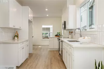 8413 NE Hassalo St, Portland, OR 97220 - Photo 10