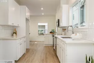 8413 NE Hassalo St, Portland, OR 97220 - Photo 10