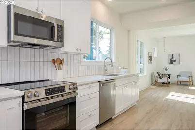8413 NE Hassalo St, Portland, OR 97220 - Photo 14