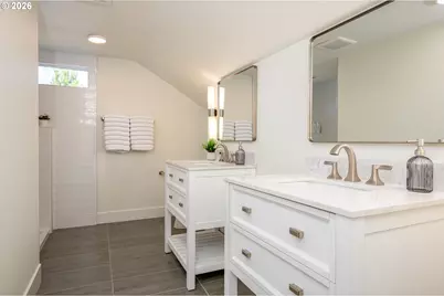 8413 NE Hassalo St, Portland, OR 97220 - Photo 22