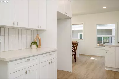 8413 NE Hassalo St, Portland, OR 97220 - Photo 14