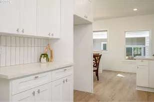 8413 NE Hassalo St, Portland, OR 97220 - Photo 14