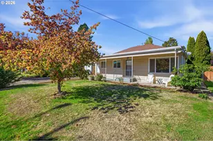 1243 NE 9th Ave, McMinnville, OR 97128 - Photo 2