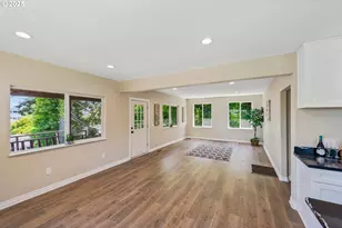 831 S 11th St, Coos Bay, OR 97420 - Photo 4