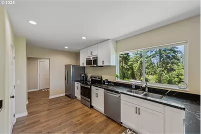 831 S 11th St, Coos Bay, OR 97420 - Photo 8