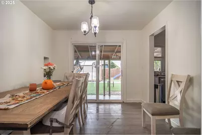 732 W Nebo St, Roseburg, OR 97471 - Photo 6