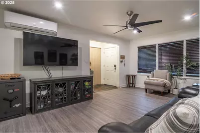 732 W Nebo St, Roseburg, OR 97471 - Photo 4