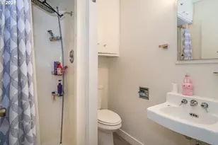 732 W Nebo St, Roseburg, OR 97471 - Photo 16