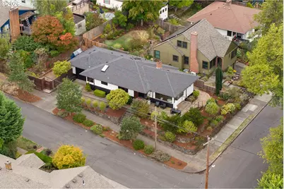 7033 SE Stark St, Portland, OR 97215 - Photo 42