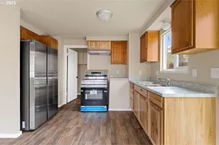 1215 W Main St, Medford, OR 97501 - Photo 4