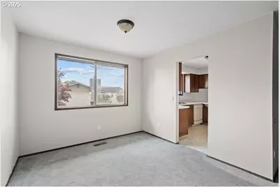 370 W Moore Ave, Hermiston, OR 97838 - Photo 6