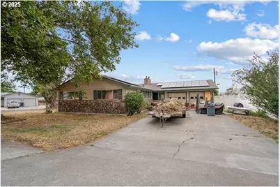 370 W Moore Ave, Hermiston, OR 97838 - Photo 2