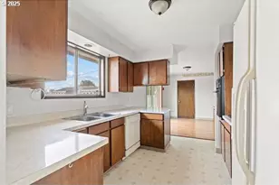 370 W Moore Ave, Hermiston, OR 97838 - Photo 8