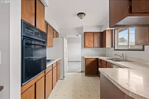 370 W Moore Ave, Hermiston, OR 97838 - Photo 10