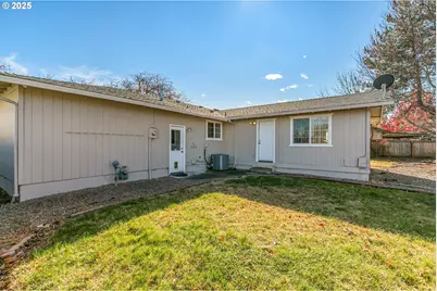 1569 Papago Dr, Medford, OR 97504 - Photo 30