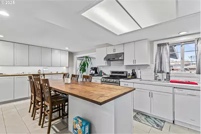 1569 Papago Dr, Medford, OR 97504 - Photo 6