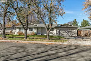 1569 Papago Dr, Medford, OR 97504 - Photo 2