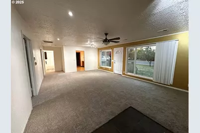 11533 SE Market St, Portland, OR 97216 - Photo 4
